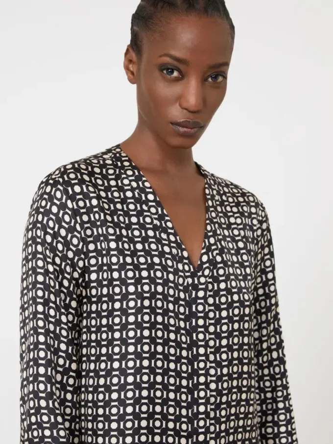 Robe en soie imprimée, noire Robe en soie imprimée, noire