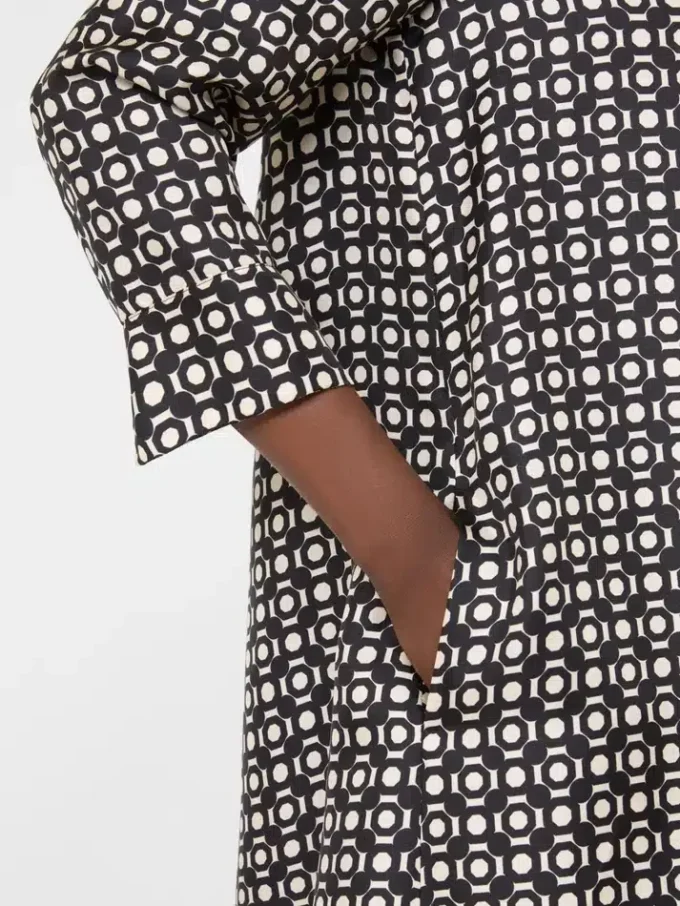 Robe en soie imprimée, noire Robe en soie imprimée, noire