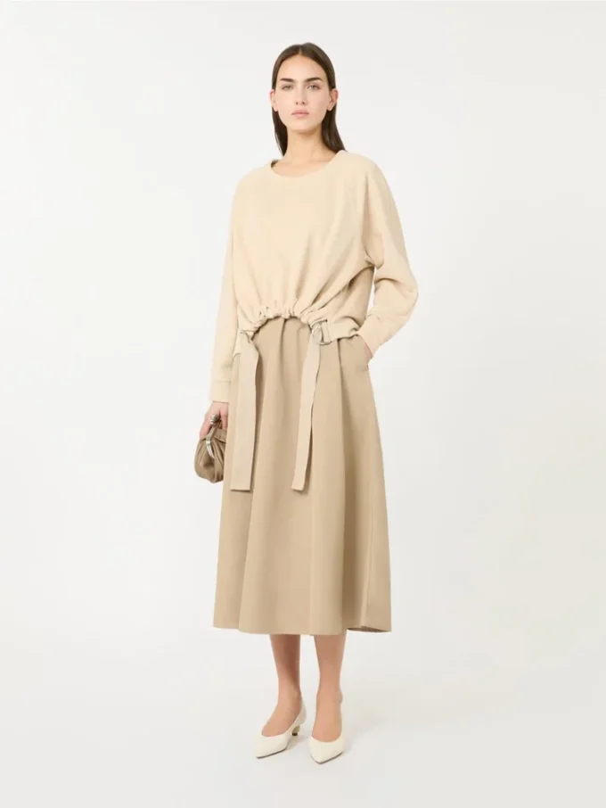 Robe en tissu technique et coton, couleur noisette Robe en tissu technique et coton, couleur noisette