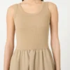 Robe en tissu technique et coton, couleur noisette Robe en tissu technique et coton, couleur noisette