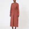 Robe en toile de soie délavée, couleur terre cuite Robe en toile de soie délavée, couleur terre cuite