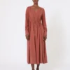 Robe en toile de soie délavée, couleur terre cuite Robe en toile de soie délavée, couleur terre cuite
