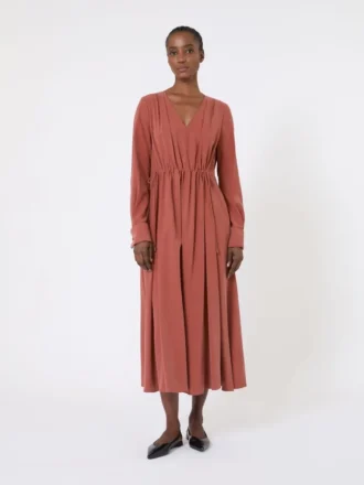 Robe en toile de soie délavée, couleur terre cuite