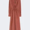 Robe en toile de soie délavée, couleur terre cuite Robe en toile de soie délavée, couleur terre cuite