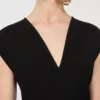 Robe longue à col en V en canneta, noire