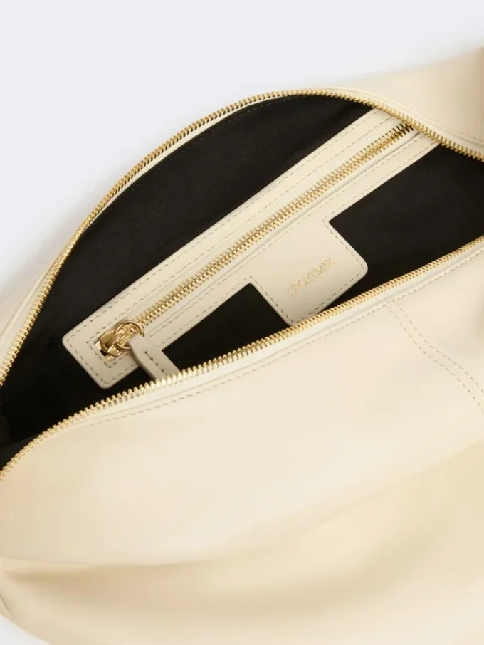 Sac hobo en cuir nappa, couleur vanille Sac hobo en cuir nappa, couleur vanille