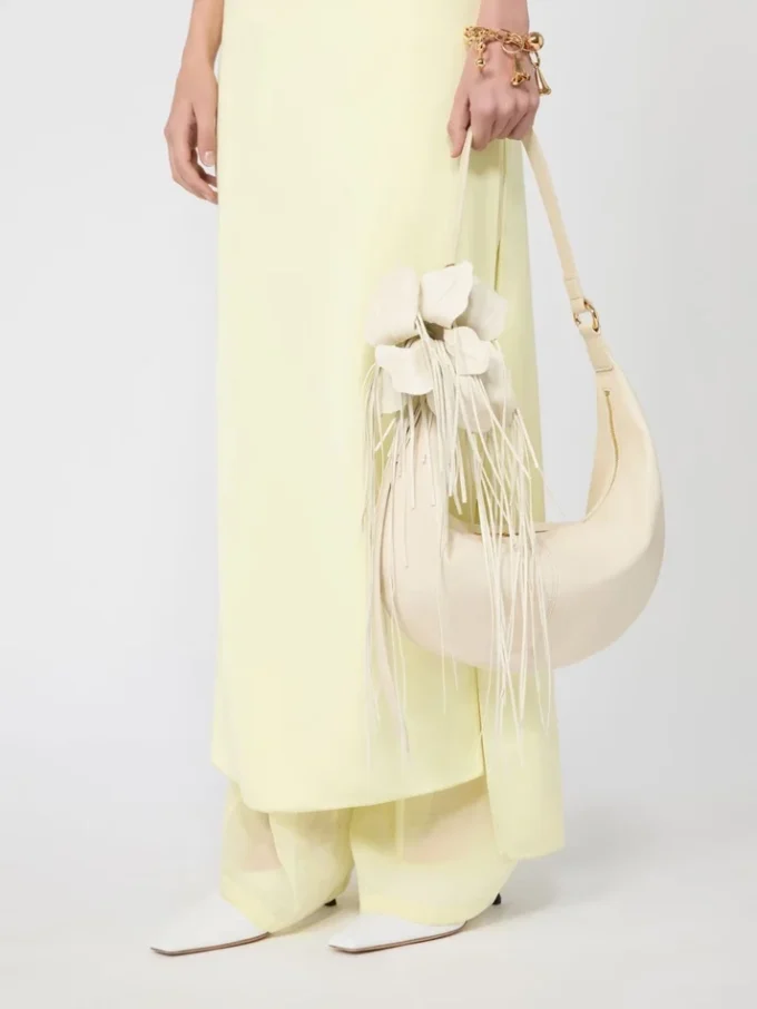Sac hobo en cuir nappa, couleur vanille Sac hobo en cuir nappa, couleur vanille