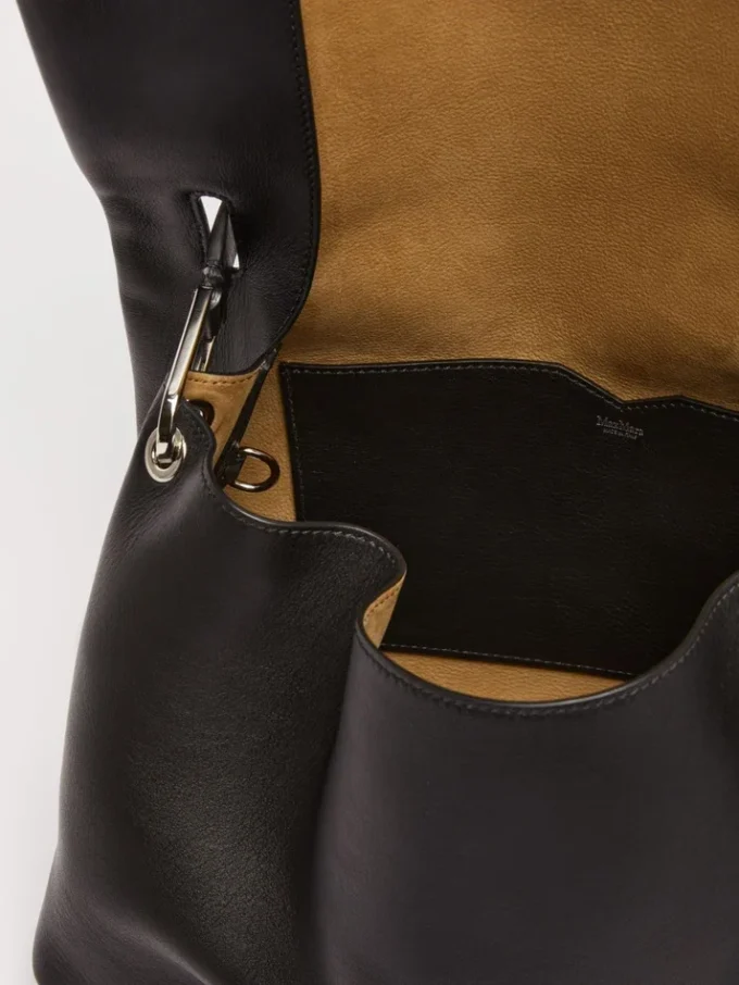 Sac à main en cuir Archetipo, noir Sac à main en cuir Archetipo, noir