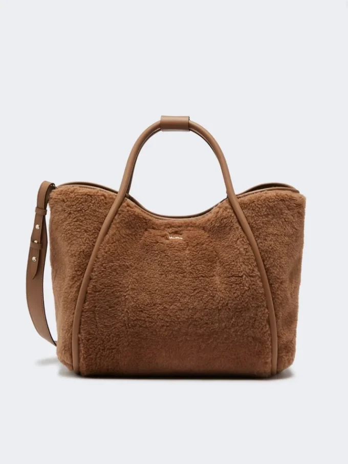 Sac marin moyen en tissu teddy, couleur camel Sac marin moyen en tissu teddy, couleur camel