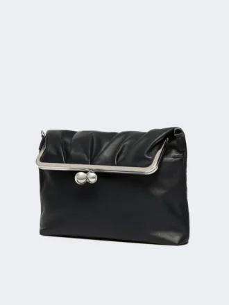 sac pasticcino enveloppe en cuir nappa brillant bleu outremer 2 330x440 - Sac Pasticcino enveloppe en cuir nappa brillant, bleu outremer