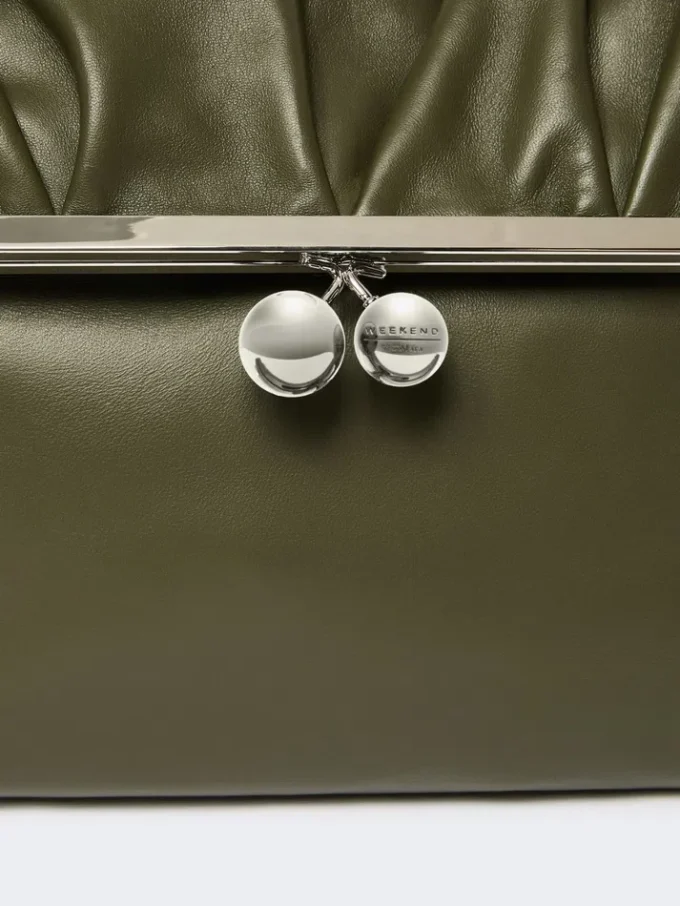 Sac Pasticcino enveloppe en cuir nappa brillant, vert foncé