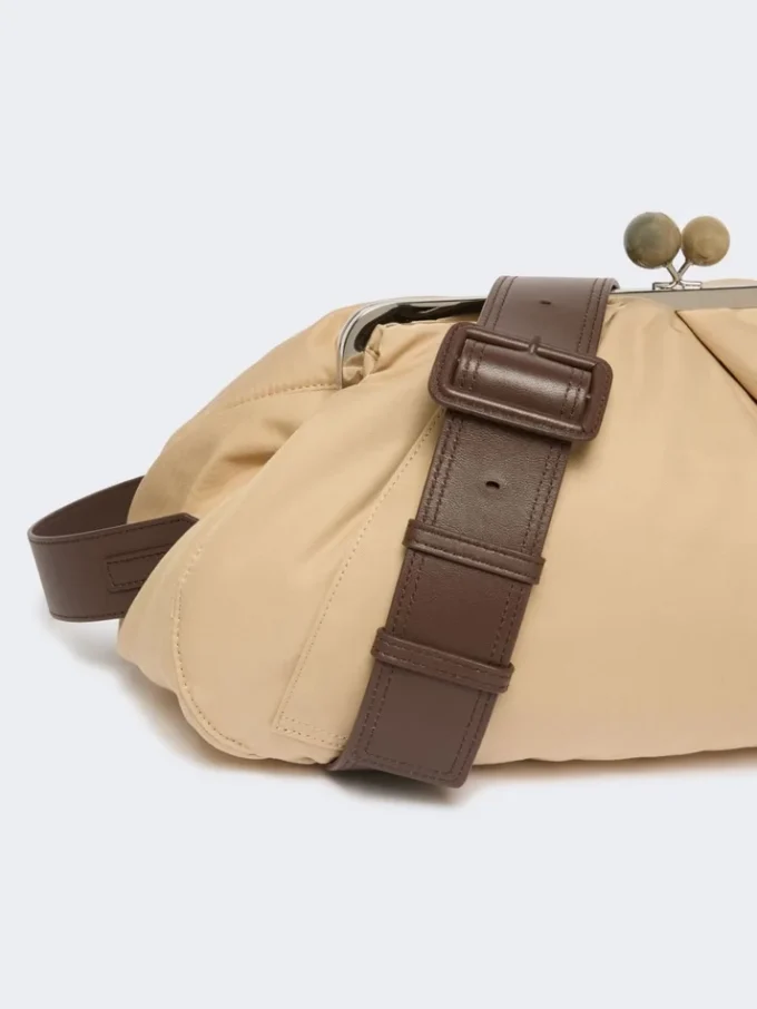 Sac Pasticcino extra-large rembourré en gabardine technique, beige Sac Pasticcino extra-large rembourré en gabardine technique, beige