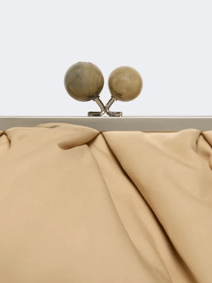 Sac Pasticcino extra-large rembourré en gabardine technique, beige Sac Pasticcino extra-large rembourré en gabardine technique, beige