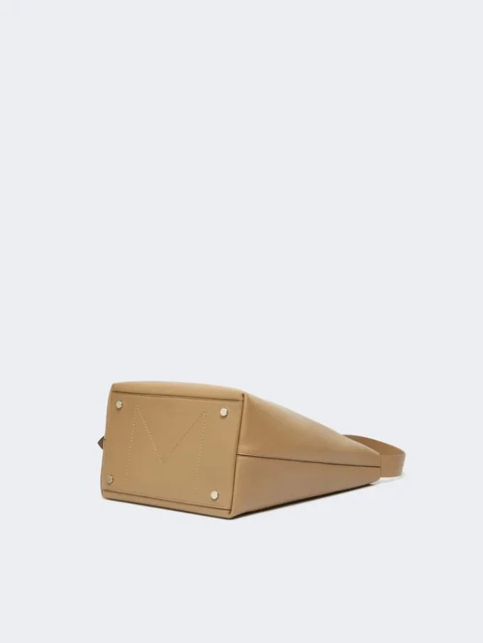 Sac seau en cuir Archetipo moyen, couleur boue Sac seau en cuir Archetipo moyen, couleur boue