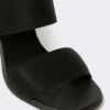 Sandales en cuir de veau et sangles élastiques, noires