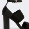 Sandales en cuir de veau et sangles élastiques, noires