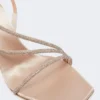 Sandales en satin et cristaux, couleur nude