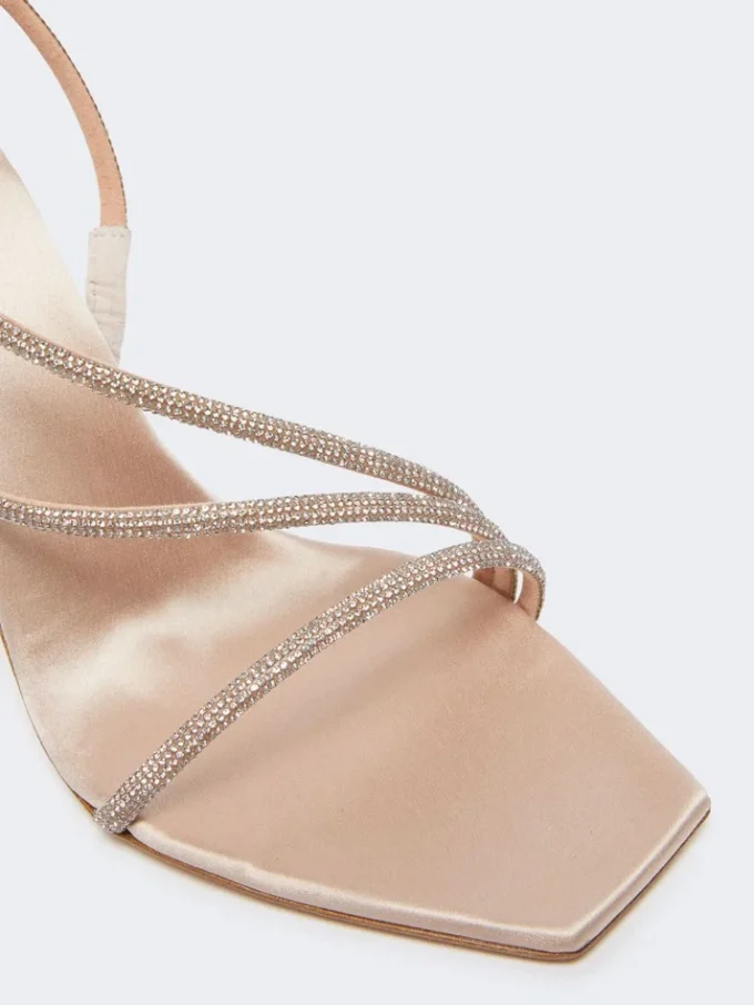 Sandales en satin et cristaux, couleur nude