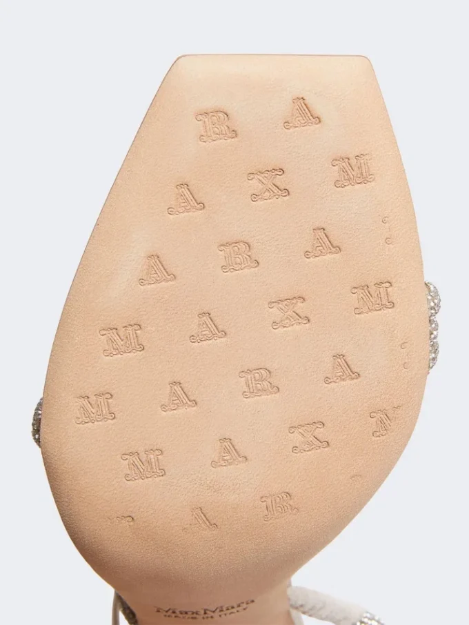 Sandales en satin et cristaux, couleur nude