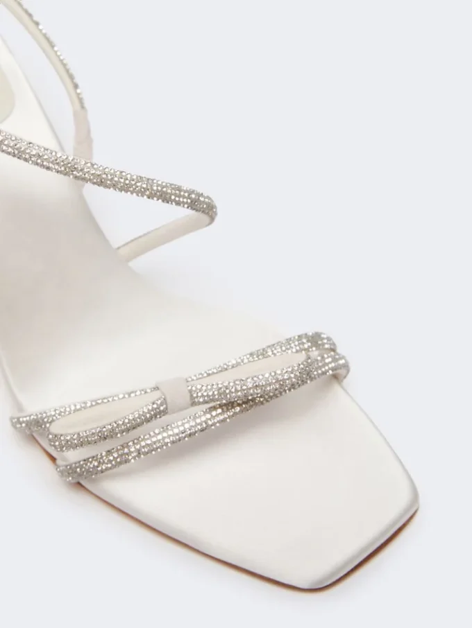 Sandales en satin et strass, ivoire