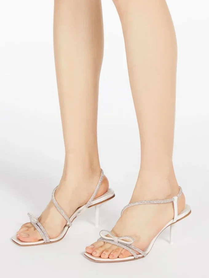 Sandales en satin et strass, ivoire