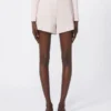 Short en toile de laine, mohair et soie, beige-rose Short en toile de laine, mohair et soie, beige-rose