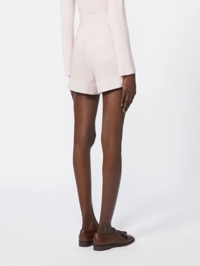 Short en toile de laine, mohair et soie, beige-rose Short en toile de laine, mohair et soie, beige-rose