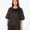 T-shirt en gaze de ramie et broderie anglaise, noir T-shirt en gaze de ramie et broderie anglaise, noir