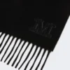 Étole en cachemire brodée d’un monogramme, noire Étole en cachemire brodée d’un monogramme, noire