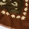 Étole en laine et soie, couleur caramel Étole en laine et soie, couleur caramel