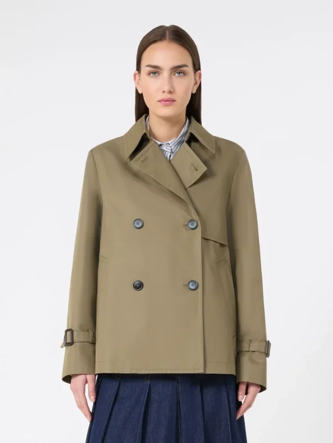 Trench-coat court en gabardine déperlante, couleur boue Trench-coat court en gabardine déperlante, couleur boue