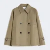 Trench-coat court en gabardine déperlante, couleur boue Trench-coat court en gabardine déperlante, couleur boue