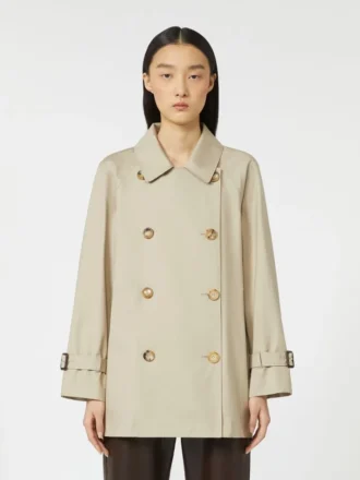 Trench-coat court en sergé déperlant, couleur sable Trench-coat court en sergé déperlant, couleur sable
