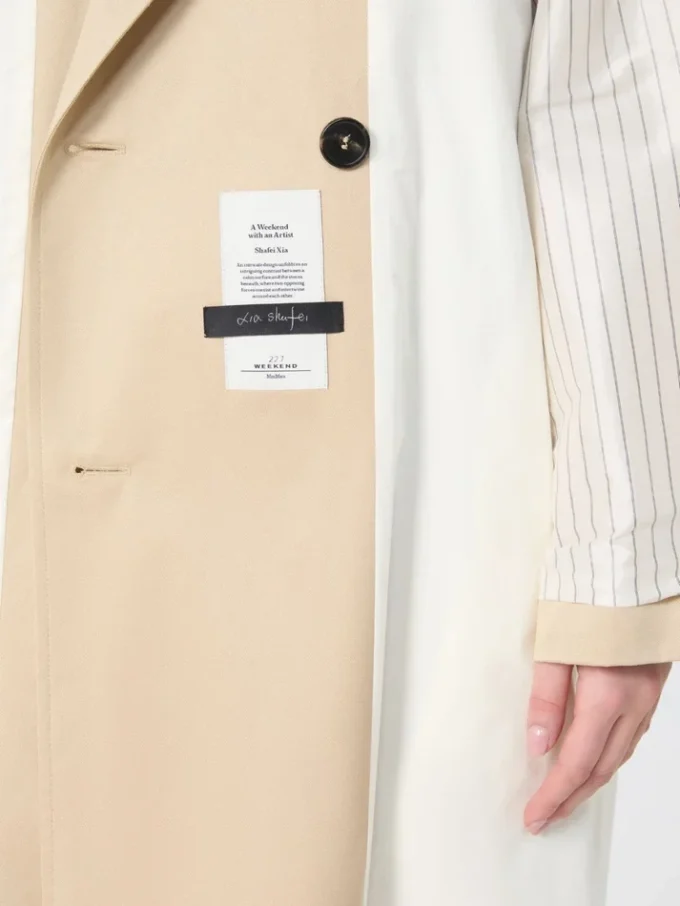 Trench-coat en gabardine hydrofuge imprimé, couleur prune Trench-coat en gabardine hydrofuge imprimé, couleur prune