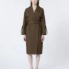Trench-coat en sergé déperlant à ceinture, couleur chocolat Trench-coat en sergé déperlant à ceinture, couleur chocolat