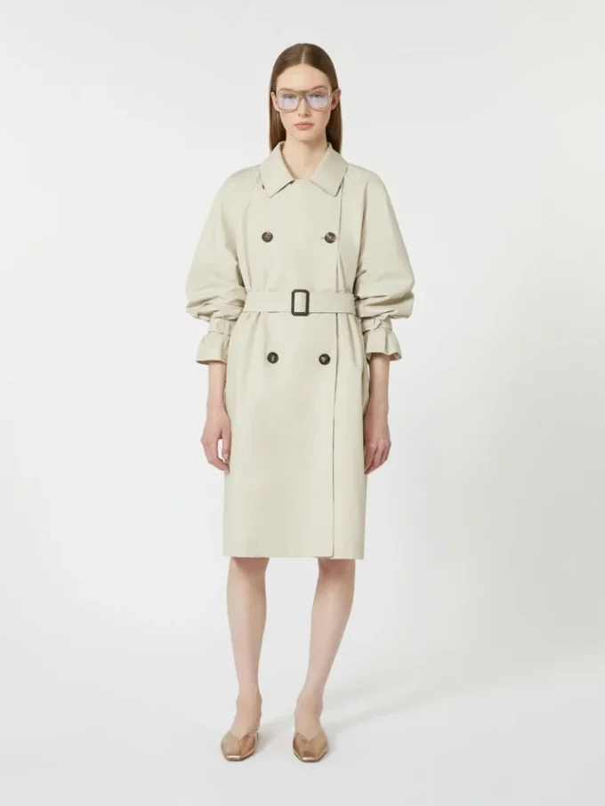 Trench-coat en sergé déperlant à double boutonnage, couleur naturelle Trench-coat en sergé déperlant à double boutonnage, couleur naturelle