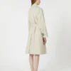 Trench-coat en sergé déperlant à double boutonnage, couleur naturelle Trench-coat en sergé déperlant à double boutonnage, couleur naturelle