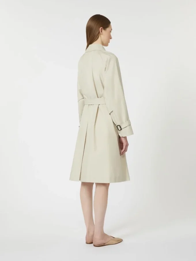 Trench-coat en sergé déperlant à double boutonnage, couleur naturelle Trench-coat en sergé déperlant à double boutonnage, couleur naturelle