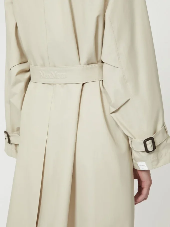 Trench-coat en sergé déperlant à double boutonnage, couleur naturelle Trench-coat en sergé déperlant à double boutonnage, couleur naturelle