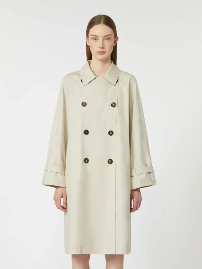 Trench-coat en sergé déperlant à double boutonnage, couleur naturelle Trench-coat en sergé déperlant à double boutonnage, couleur naturelle