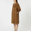 Trench-coat en sergé déperlant à double boutonnage, couleur tabac Trench-coat en sergé déperlant à double boutonnage, couleur tabac