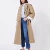 Trench-coat fluide en coton et nylon, couleur noisette Trench-coat fluide en coton et nylon, couleur noisette