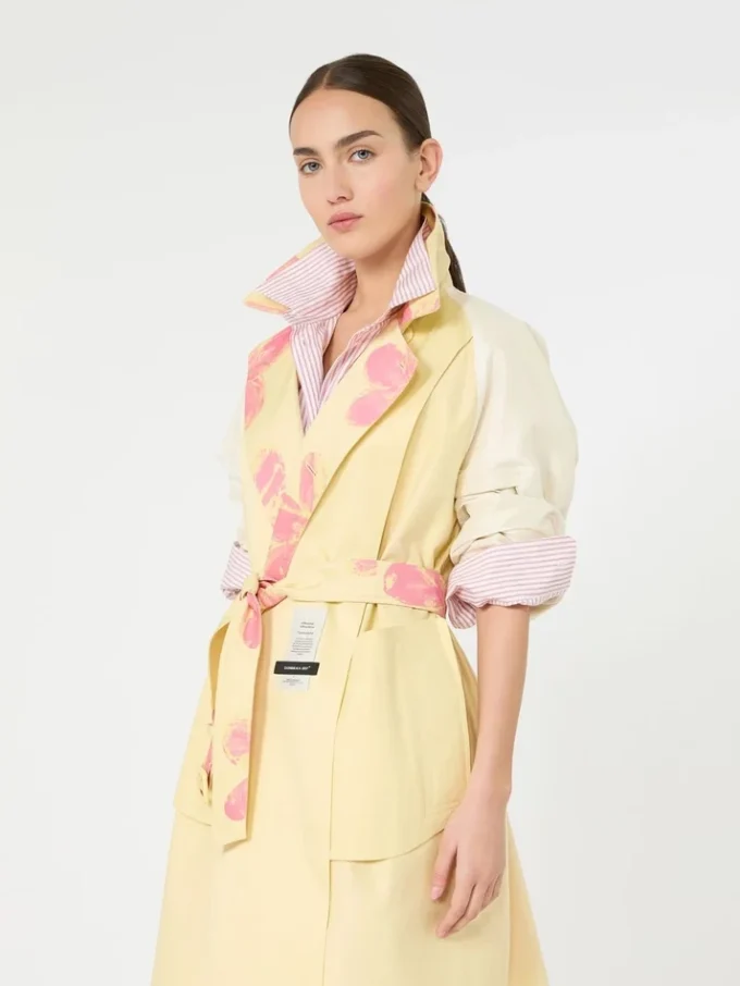 Trench-coat mi-long en gabardine imprimée hydrofuge, jaune Trench-coat mi-long en gabardine imprimée hydrofuge, jaune