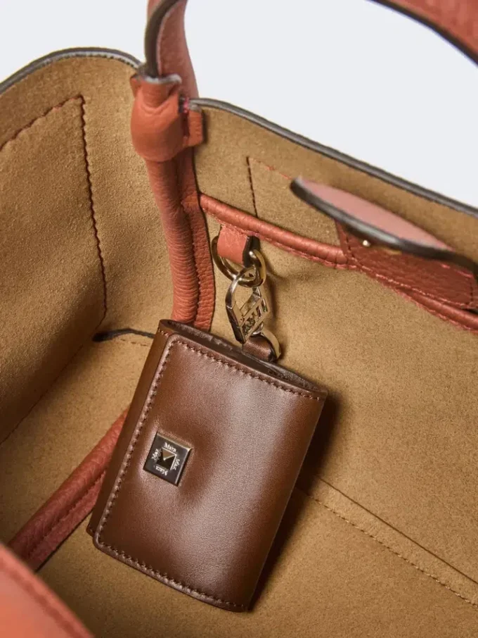 Très petit sac marin en cuir, couleur rouille Très petit sac marin en cuir, couleur rouille