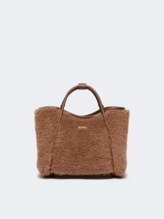 Très petit sac marine en tissu teddy, couleur camel