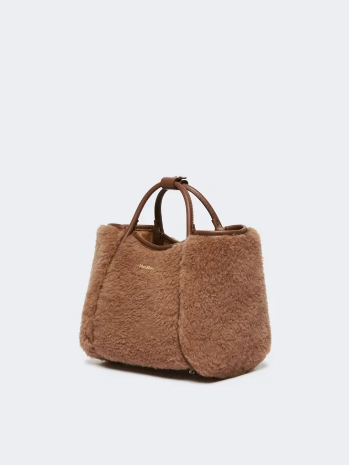 Très petit sac marine en tissu teddy, couleur camel Très petit sac marine en tissu teddy, couleur camel