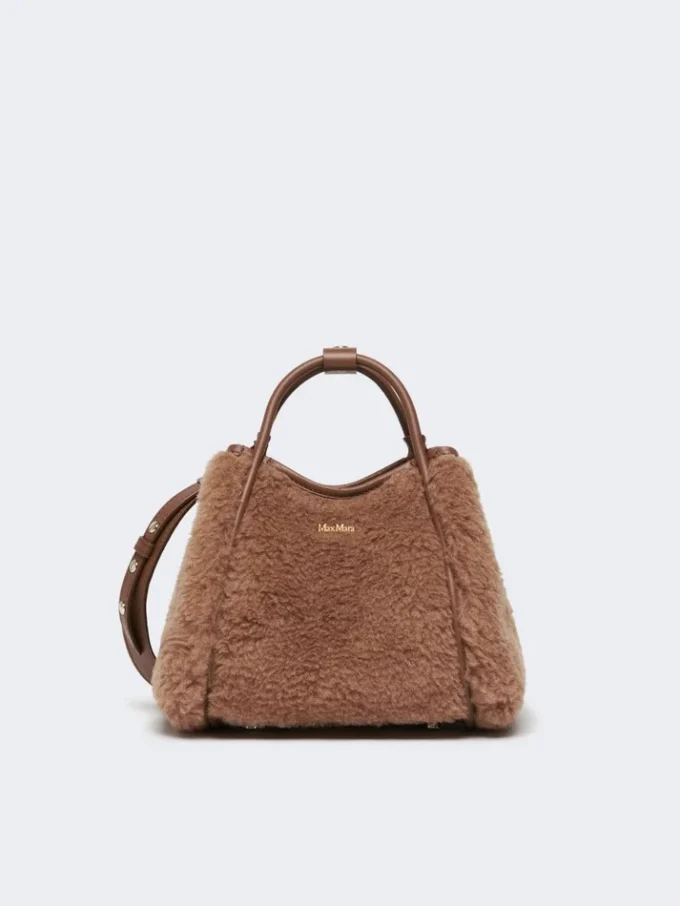 Très petit sac marine en tissu teddy, couleur camel Très petit sac marine en tissu teddy, couleur camel