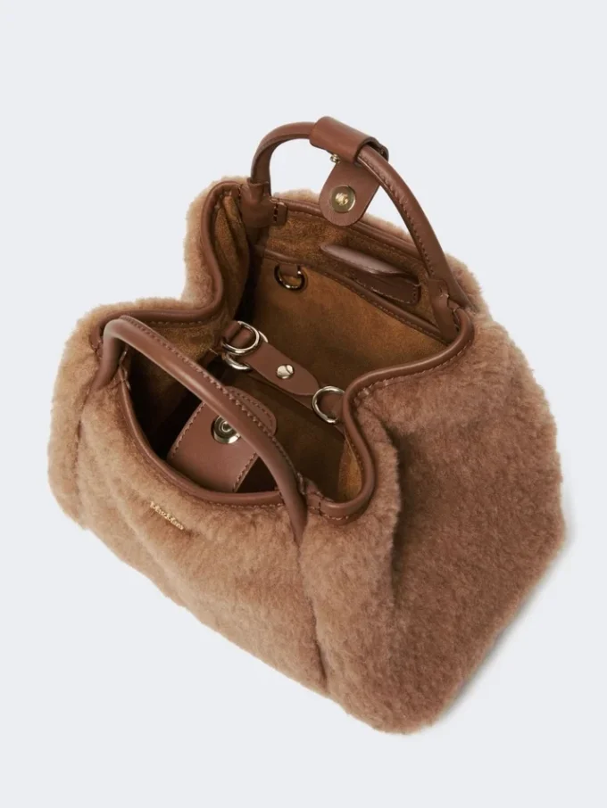 Très petit sac marine en tissu teddy, couleur camel Très petit sac marine en tissu teddy, couleur camel