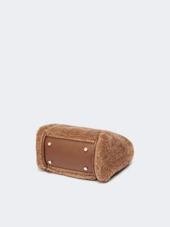 Très petit sac marine en tissu teddy, couleur camel Très petit sac marine en tissu teddy, couleur camel