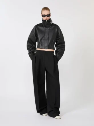 Veste courte en cuir, noire Veste courte en cuir, noire